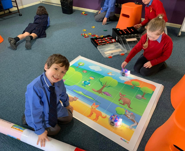 Image of Westdale Public School Students in Tech Hub